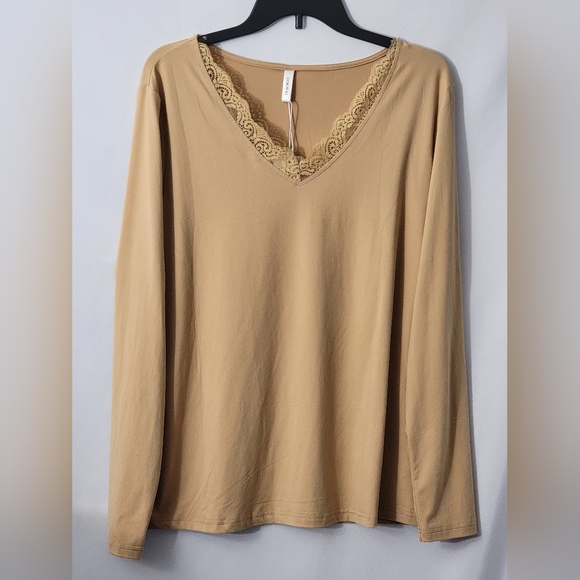 Dokotoo Tops - Dokotoo V-Neck Lace Women's Top Size L
